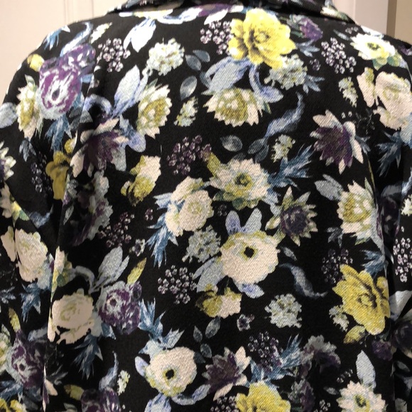 5. H&M | Floral Blazer - Picture 6 of 8
